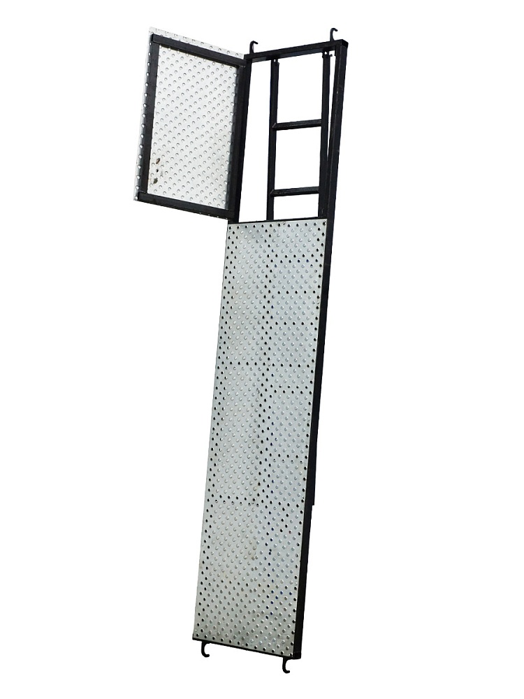 Настил перфорированный оцинкованный с люком и лестницей для строительных лесов 0,63х2,0 м фото 1